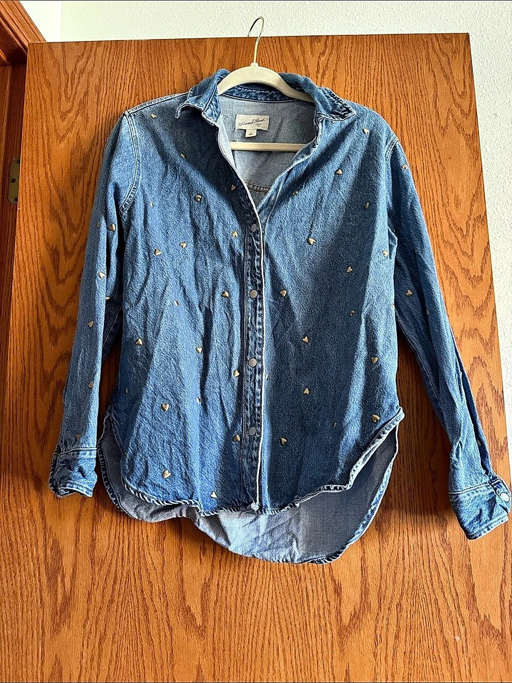 Universal Thread Women'Small Valentine'Small Day Relaxed Embellished Denim Shirt